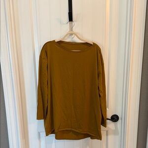 Lululemon Athletica Golden back in action Long Sleeve Tee